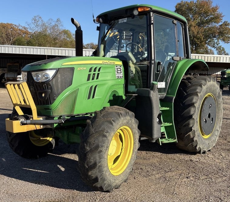 2017 John Deere 6110M MFWD