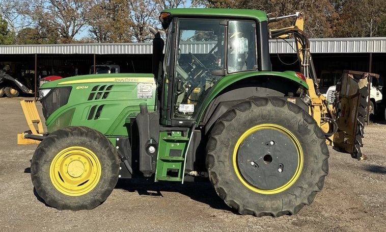 2017 John Deere 6110M MFWD